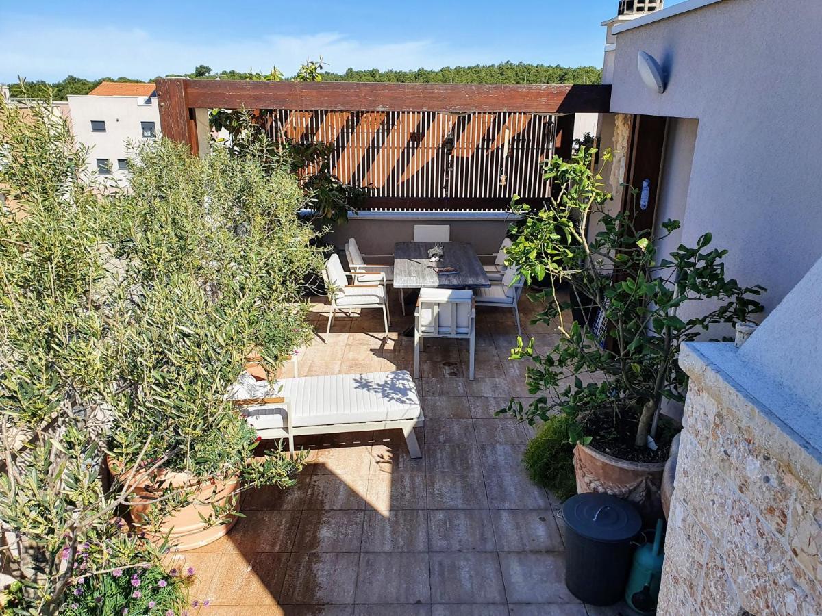 Apartment Garden Terrace Zadar Bagian luar foto